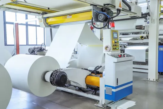 Copo de papel impresso com design de logotipo personalizado por atacado 6/8/10/12/16 onças copo de café quente descartável manga de copo de papel ondulado